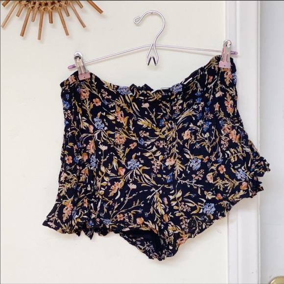 Urban Outfitters Floral Flutter Shorts - Picture 2 of 5